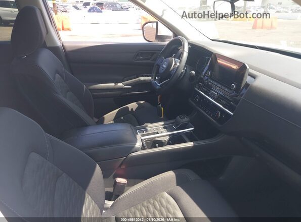 5N1DR3BA5PC213898 2023 NISSAN PATHFINDER Белый Вид салона спереди