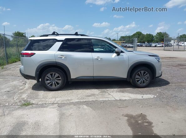 5N1DR3BA7SC215046 2025 NISSAN PATHFINDER Silver Widok wnętrza z tyłu