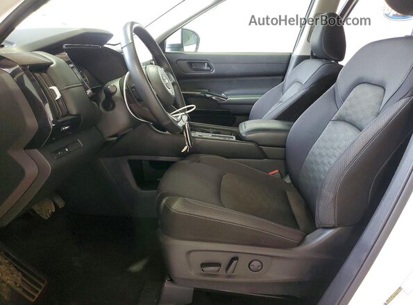 5N1DR3BA8RC261186 2024 NISSAN PATHFINDER White Front interior view
