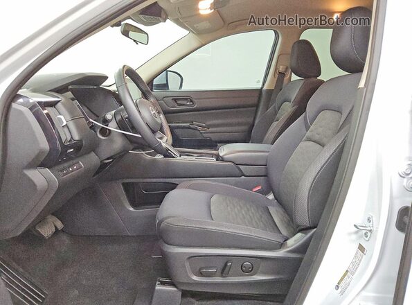 5N1DR3BAXSC302097 2025 NISSAN PATHFINDER Белый Вид салона спереди