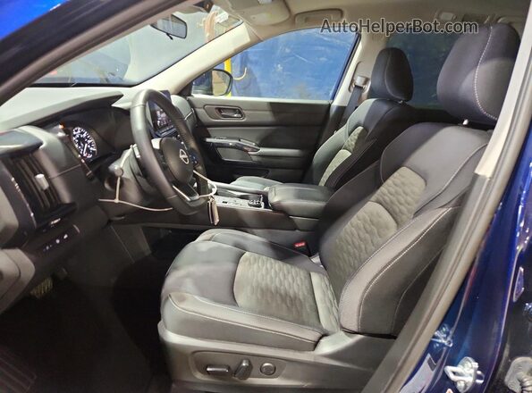 5N1DR3BC1SC276393 2025 NISSAN PATHFINDER Blue Вид салону спереду