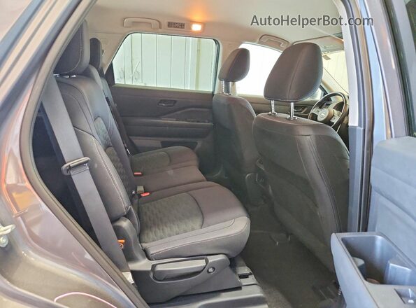 5N1DR3BC5RC250390 2024 NISSAN PATHFINDER Gray Widok wnętrza z tyłu