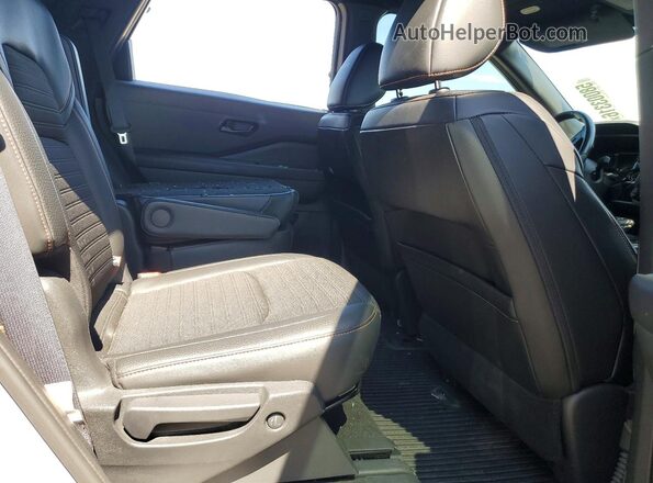 5N1DR3BD0PC264039 2023 NISSAN PATHFINDER Gray Vista interior trasera