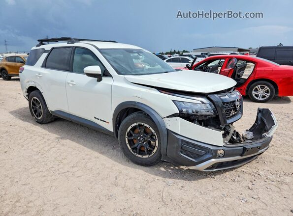 5N1DR3BD5PC258107 2023 NISSAN PATHFINDER Белый Передняя правая четверть