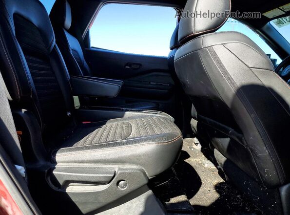5N1DR3BD7RC252313 2024 NISSAN PATHFINDER Red Vista interior trasera