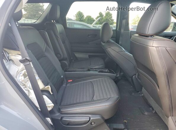 5N1DR3BD7SC306702 2025 NISSAN PATHFINDER Gray Rear interior view