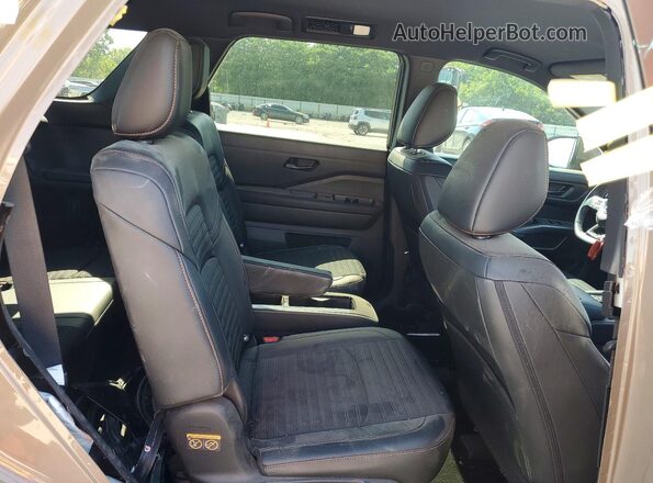 5N1DR3BD9RC294515 2024 NISSAN PATHFINDER Tan Rear interior view