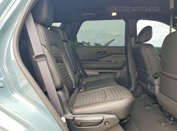 5N1DR3BEXTC233934 2026 NISSAN PATHFINDER Turquoise Вид задньої частини салону