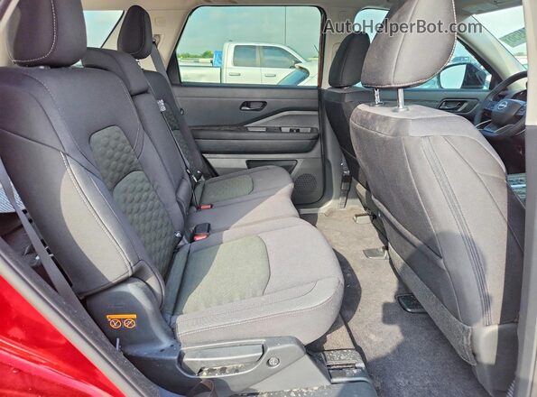 5N1DR3BS9TC216175 2026 NISSAN PATHFINDER Red Vista de los asientos traseros