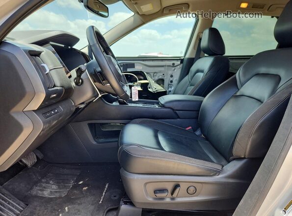5N1DR3CA1NC273513 2022 NISSAN PATHFINDER Silver Front interior view