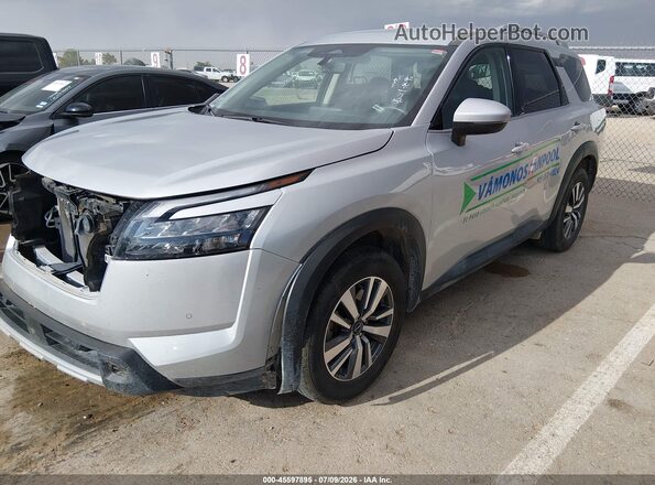 5N1DR3CA6SC226828 2025 NISSAN PATHFINDER Silver Przód lewy