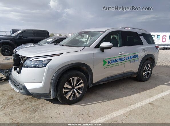 5N1DR3CA6SC226828 2025 NISSAN PATHFINDER Silver Widok wnętrza 360 stopni