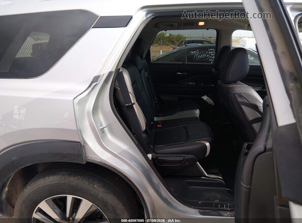5N1DR3CA6SC226828 2025 NISSAN PATHFINDER Silver Widok naklejki z numerem VIN