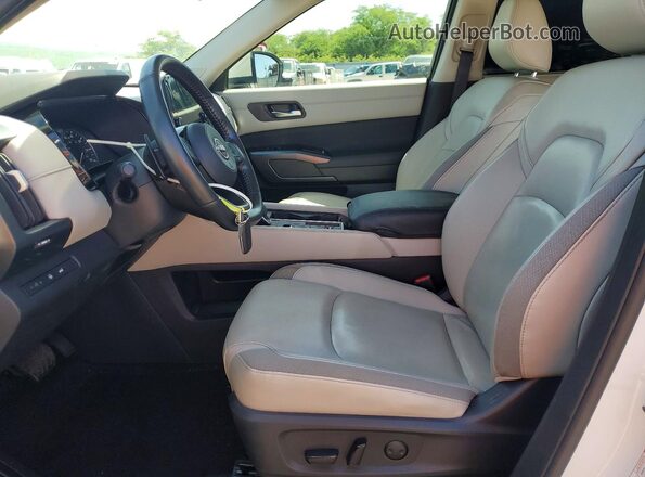 5N1DR3CB3PC218265 2023 NISSAN PATHFINDER White წინა სალონის ხედი