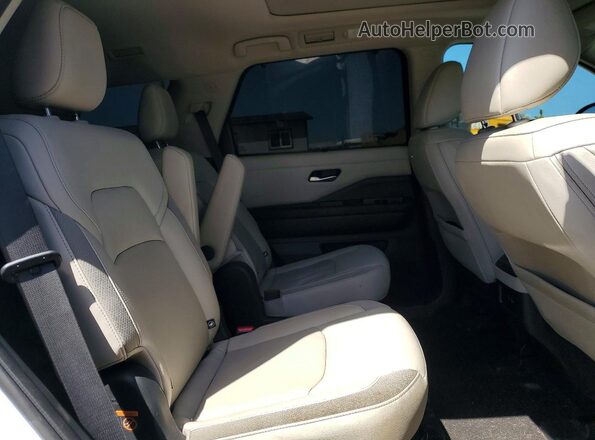 5N1DR3CB3PC218265 2023 NISSAN PATHFINDER White უკანა სალონის ხედი