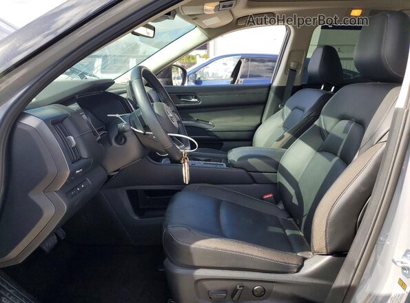 5N1DR3CB5SC203923 2025 NISSAN PATHFINDER Gray Front interior view