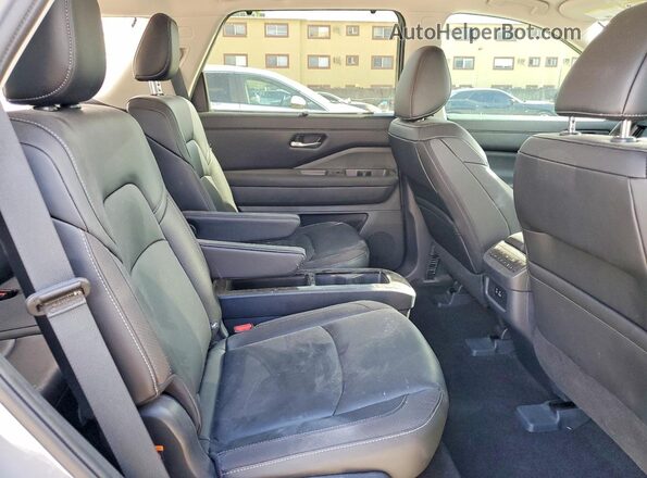 5N1DR3CB5SC203923 2025 NISSAN PATHFINDER Gray Rear interior view