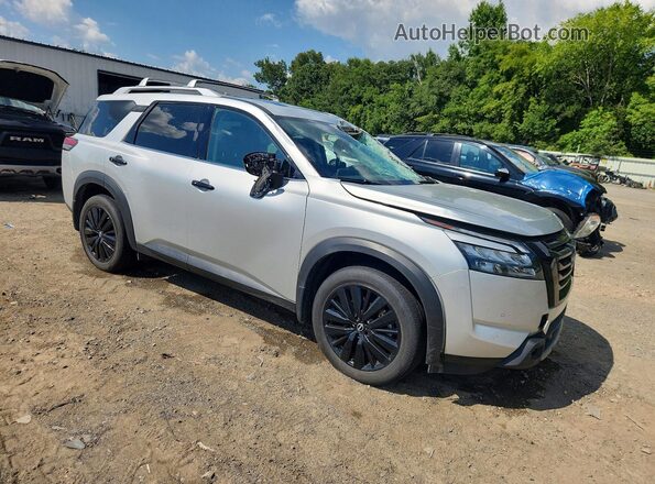 5N1DR3CB6SC216924 2025 NISSAN PATHFINDER Silver Przód prawy