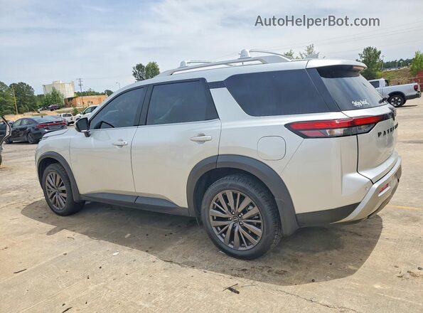 5N1DR3CB8RC219110 2024 NISSAN PATHFINDER Silver Trasero izquierdo