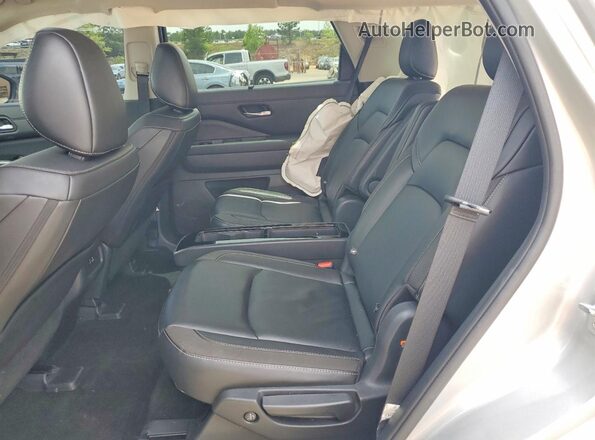 5N1DR3CB8RC219110 2024 NISSAN PATHFINDER Silver Vista de los asientos traseros