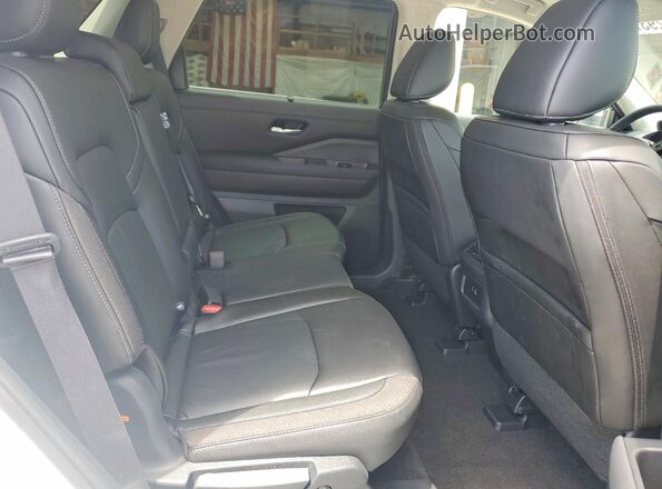 5N1DR3CC9SC317206 2025 NISSAN PATHFINDER White Vista interior trasera