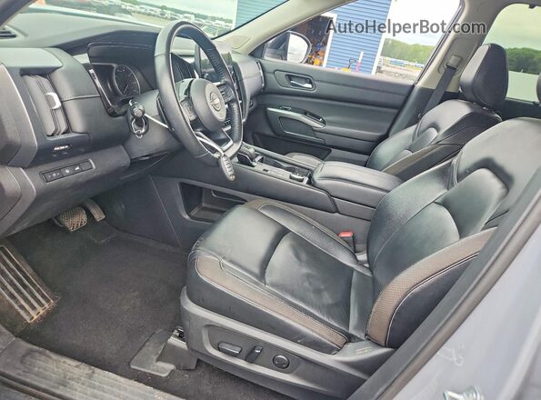 5N1DR3CD3NC204719 2022 NISSAN PATHFINDER Gray Front interior view