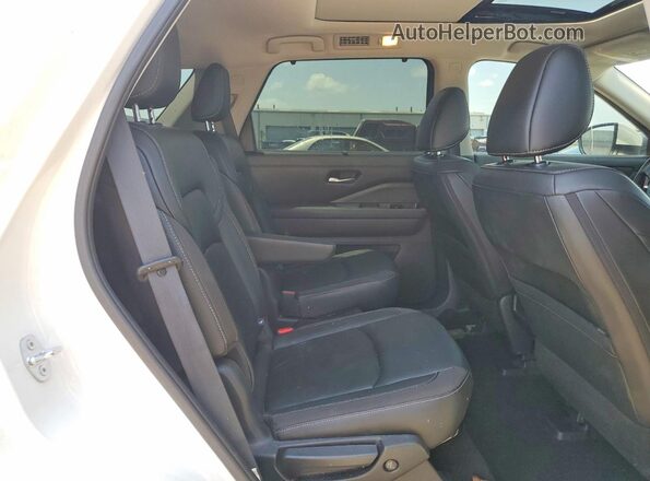 5N1DR3CD4PC240292 2023 NISSAN PATHFINDER White Սալոնի հետևի տեսք