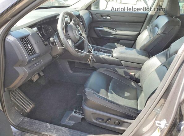 5N1DR3CD7RC277632 2024 NISSAN PATHFINDER Gray Widok wnętrza z przodu
