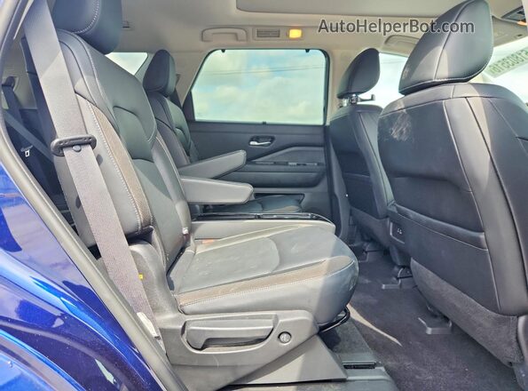 5N1DR3CD9NC261491 2022 NISSAN PATHFINDER Blue Rear interior view