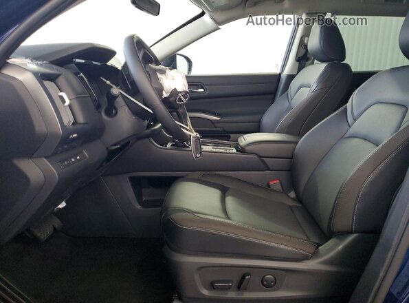 5N1DR3CS4TC232153 2026 NISSAN PATHFINDER Синий Вид салона спереди