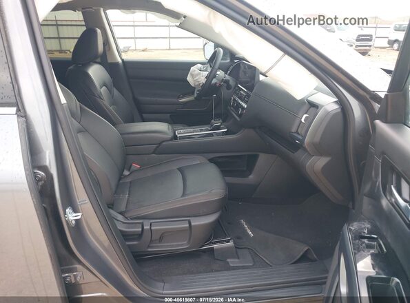 5N1DR3CS5TC225793 2026 NISSAN PATHFINDER Серый Вид салона спереди
