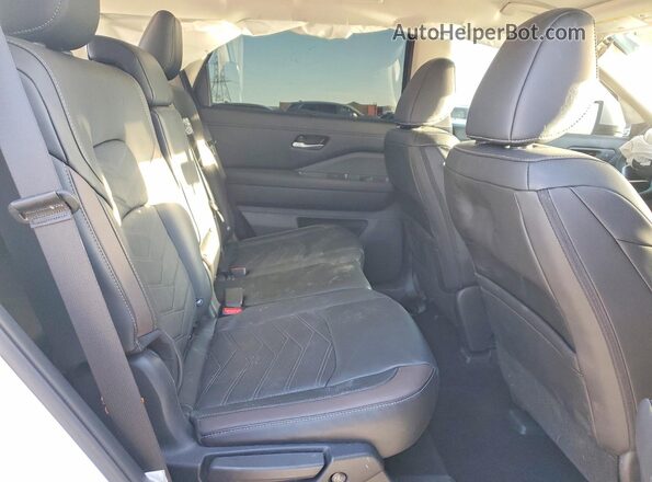 5N1DR3DJ0SC292631 2025 NISSAN PATHFINDER White Vista interior trasera