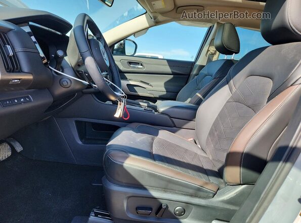 5N1DR3DJ4SC264072 2025 NISSAN PATHFINDER Gray Vista interior delantera