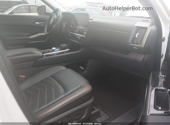 5N1DR3DK5PC267241 2023 NISSAN PATHFINDER Белый Вид салона спереди