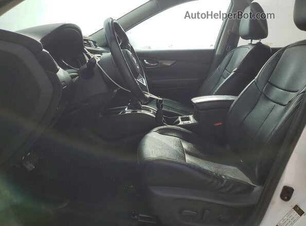 5N1ET2MV2HC786677 2017 NISSAN ROGUE Белый Вид салона спереди