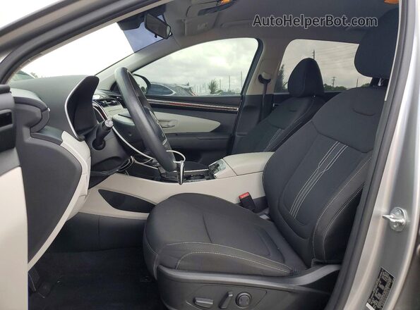 5NMJB3AE4PH243623 2023 HYUNDAI TUCSON Silver Вид салону спереду