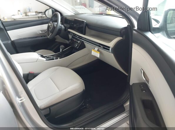 5NMJB3DE9TH681124 2026 HYUNDAI TUCSON Silver Widok wnętrza z przodu