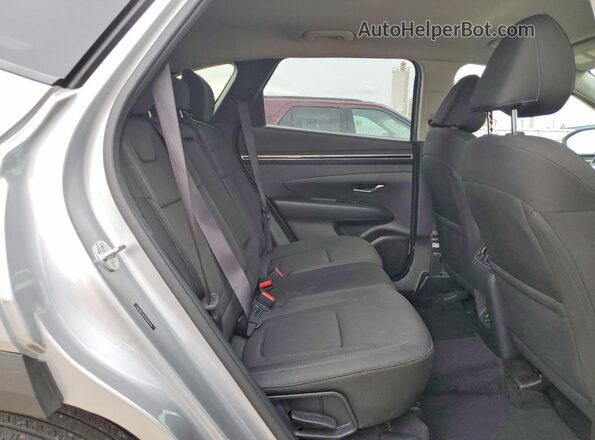 5NMJBCAE3NH082548 2022 HYUNDAI TUCSON Silver Widok wnętrza z tyłu
