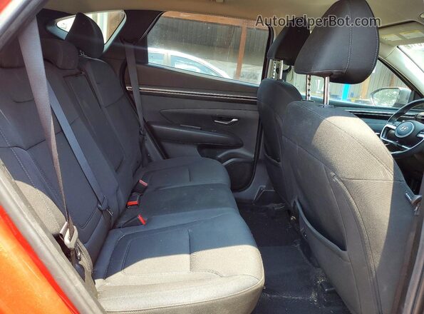 5NMJBCAE7NH098638 2022 HYUNDAI TUCSON Maroon Widok wnętrza z tyłu
