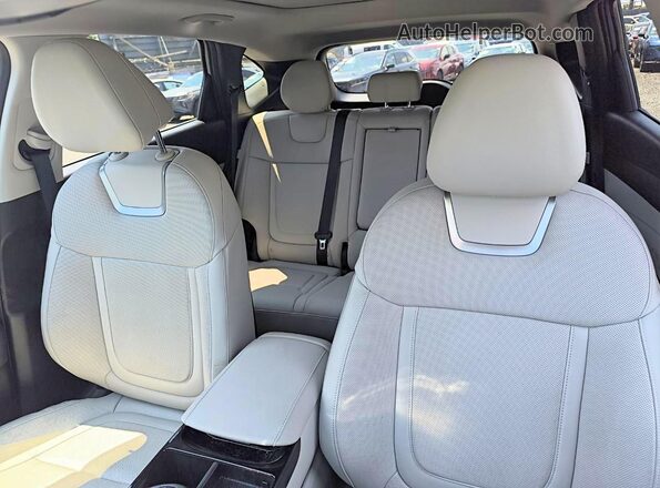 5NMJECDE5SH606510 2025 HYUNDAI TUCSON Silver Widok tylnych siedzeń