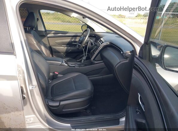 5NMJFCAE1PH267933 2023 HYUNDAI TUCSON Серебряный Вид салона спереди