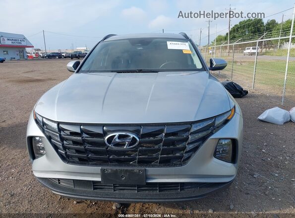 5NMJFCAE1PH267933 2023 HYUNDAI TUCSON Серебряный Вид задней части салона