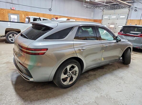 5NMMADTB6TH043717 2026 GENESIS GV70 Silver Trasero derecho