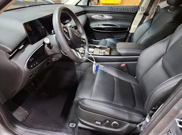 5NMMADTB6TH043717 2026 GENESIS GV70 Silver Vista interior delantera