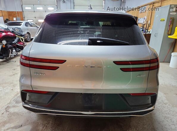5NMMADTB6TH043717 2026 GENESIS GV70 Silver Vista trasera