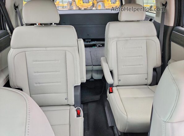 5NMP54G14SH055060 2025 HYUNDAI SANTA Silver უკანა სავარძლების ხედი