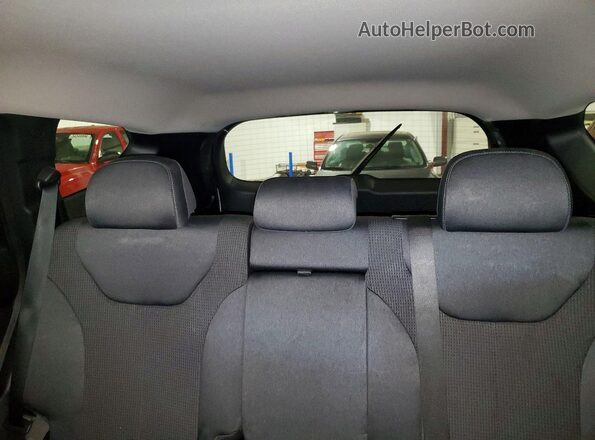5NMS23AD1KH097525 2019 HYUNDAI SANTA White Rear seats view
