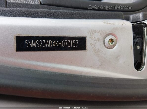 5NMS23ADXKH073157 2019 HYUNDAI SANTA FE Black Widok komory silnika