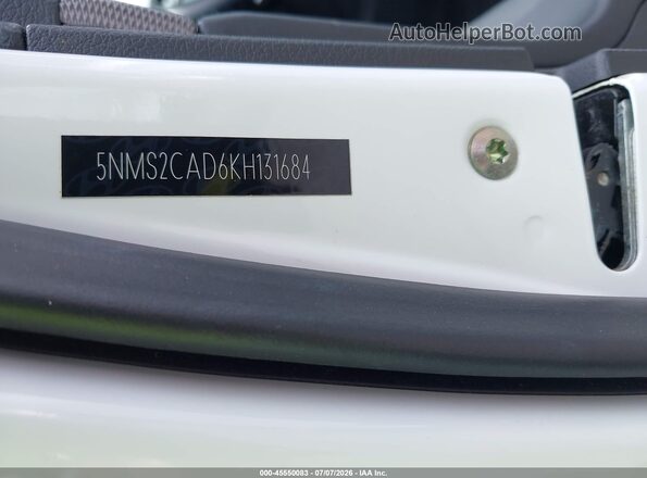 5NMS2CAD6KH131684 2019 HYUNDAI SANTA FE Black Widok komory silnika