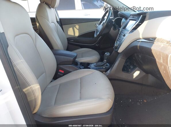 5NMZU3LBXHH043198 2017 HYUNDAI SANTA FE SPORT Белый Вид салона спереди